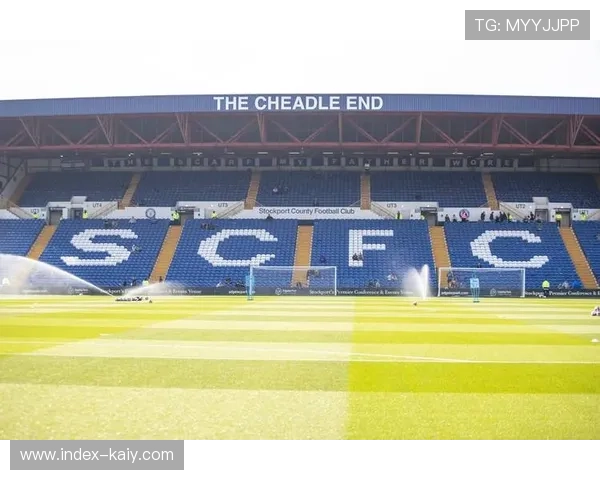 老特拉福德对攻盛宴，球迷屏息凝神观战